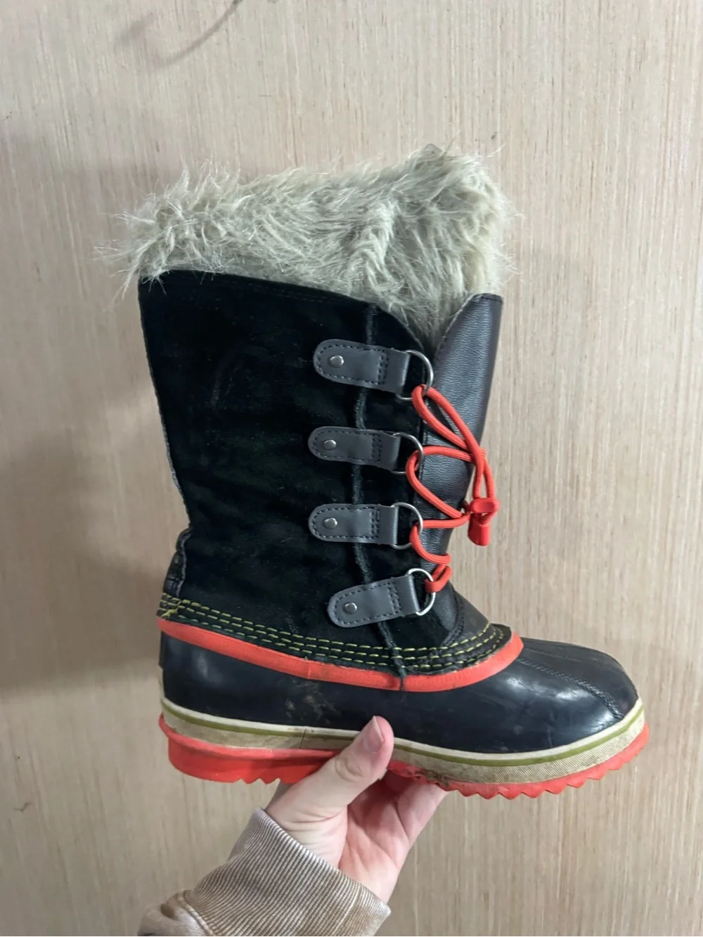 Women’s Sorel Black and Salmon Pink Snow Boots with Faux Fur Trim Size 6